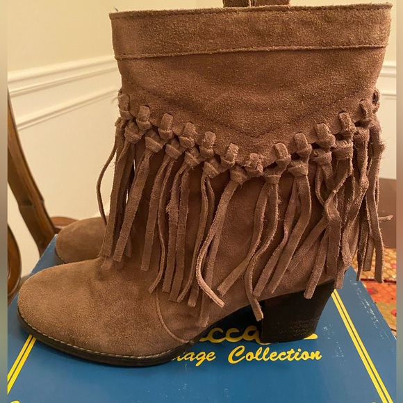 Sbicca Sound Khaki Suede Leather Fringed Tassel Booties Size 8.5 in Box - Picture 2 of 11